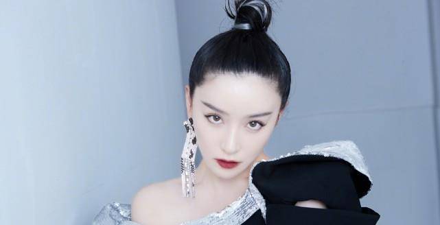 阚清子发美照气场超强,调侃广州入冬失败,发文:想回哈尔滨看雪_风格