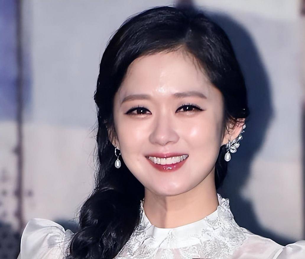 "同脸不同命",刁蛮公主张娜拉与赵丽颖撞脸,大众称:孪生姐妹_何润东