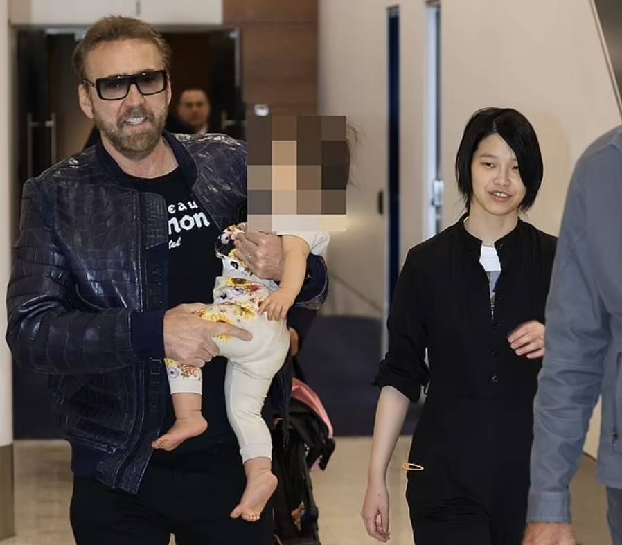 有报道指出,正是因为如此,柴田梨子才虏获了尼古拉斯·凯奇的心.