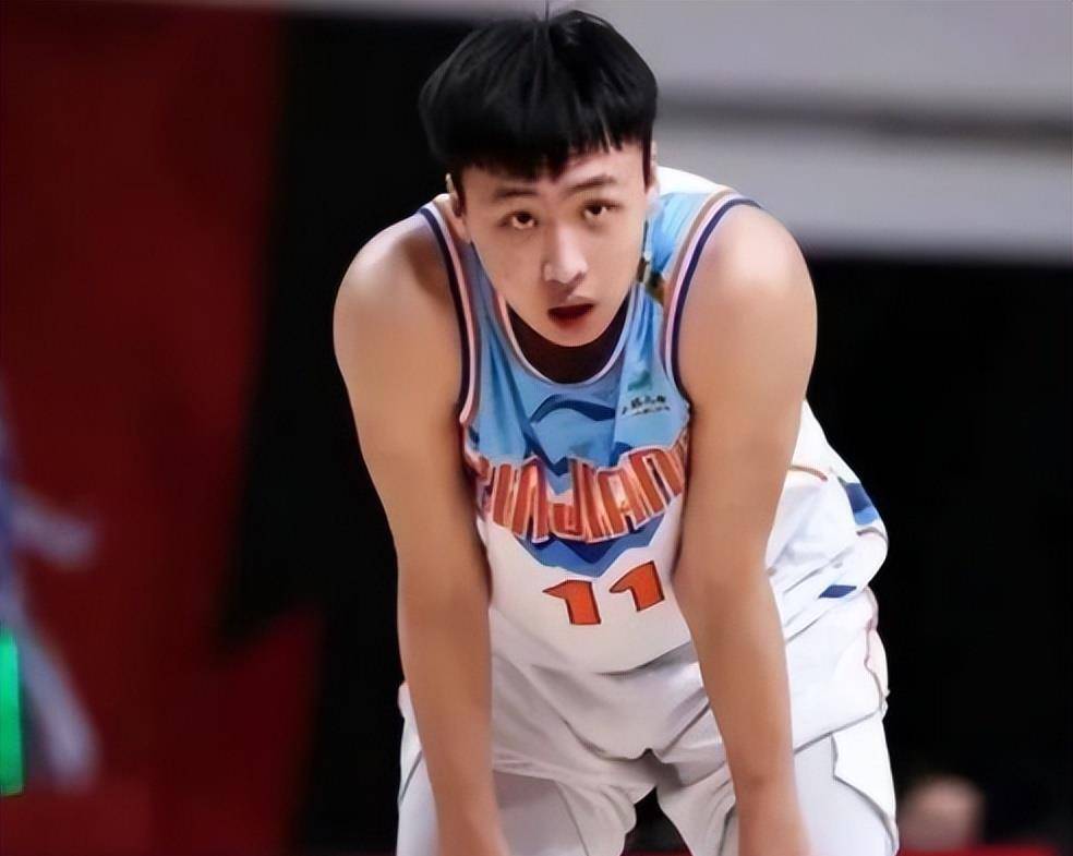 齐麟进攻出色,于德豪防守做出关键贡献,新疆伊力特险胜广东4分_比赛_1