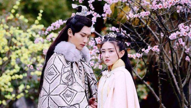 (梁洁饰)再次穿越时空,挽回在这一世已经丧失记忆的墨连城(邢昭林饰)