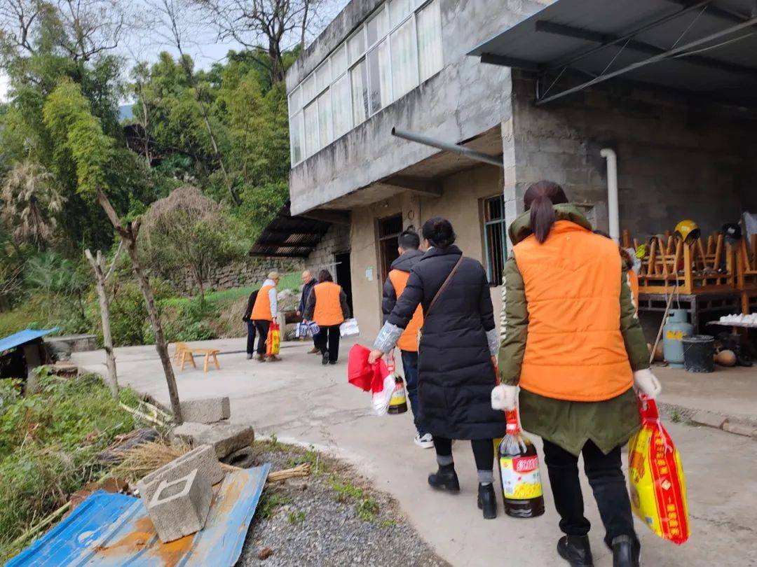 關愛山村大病困難戶,體彩