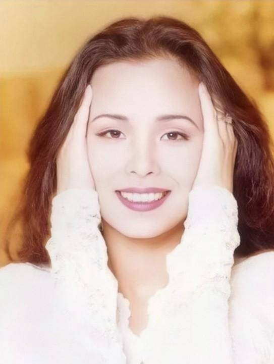 说起来,韦唯也算被爱情耽误的女歌手了吧?