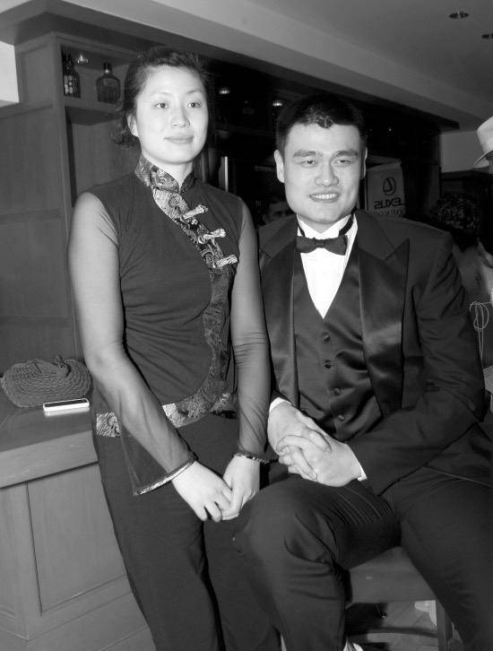 姚明:与叶莉相恋11年,婚后睡觉"提心吊胆"步入中年仍恩爱如初_身高