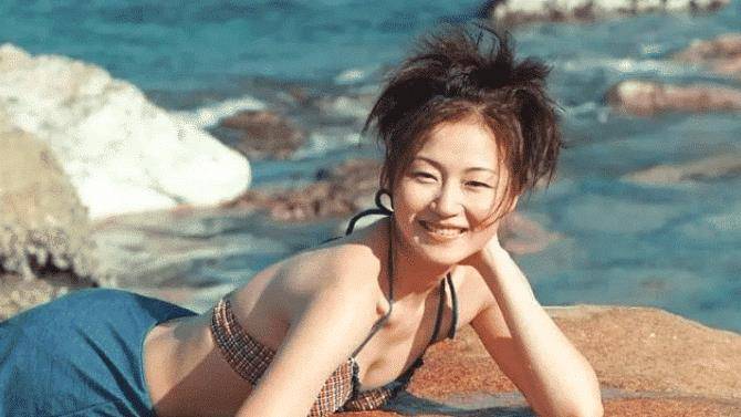 曾被誉为"香港第一美腿"的万绮雯,甄子丹为其分手原配.