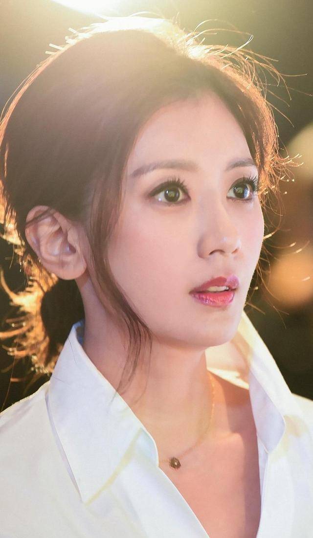 情路坎坷的贾静雯,被豪门丈夫坑走千万,41岁的她如今幸福美满_修杰楷