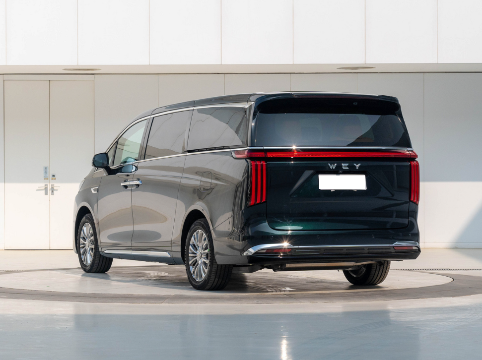 长城的高端mpv,长5米多,自带"车载冰箱",续航达1200公里,前脸很犀利