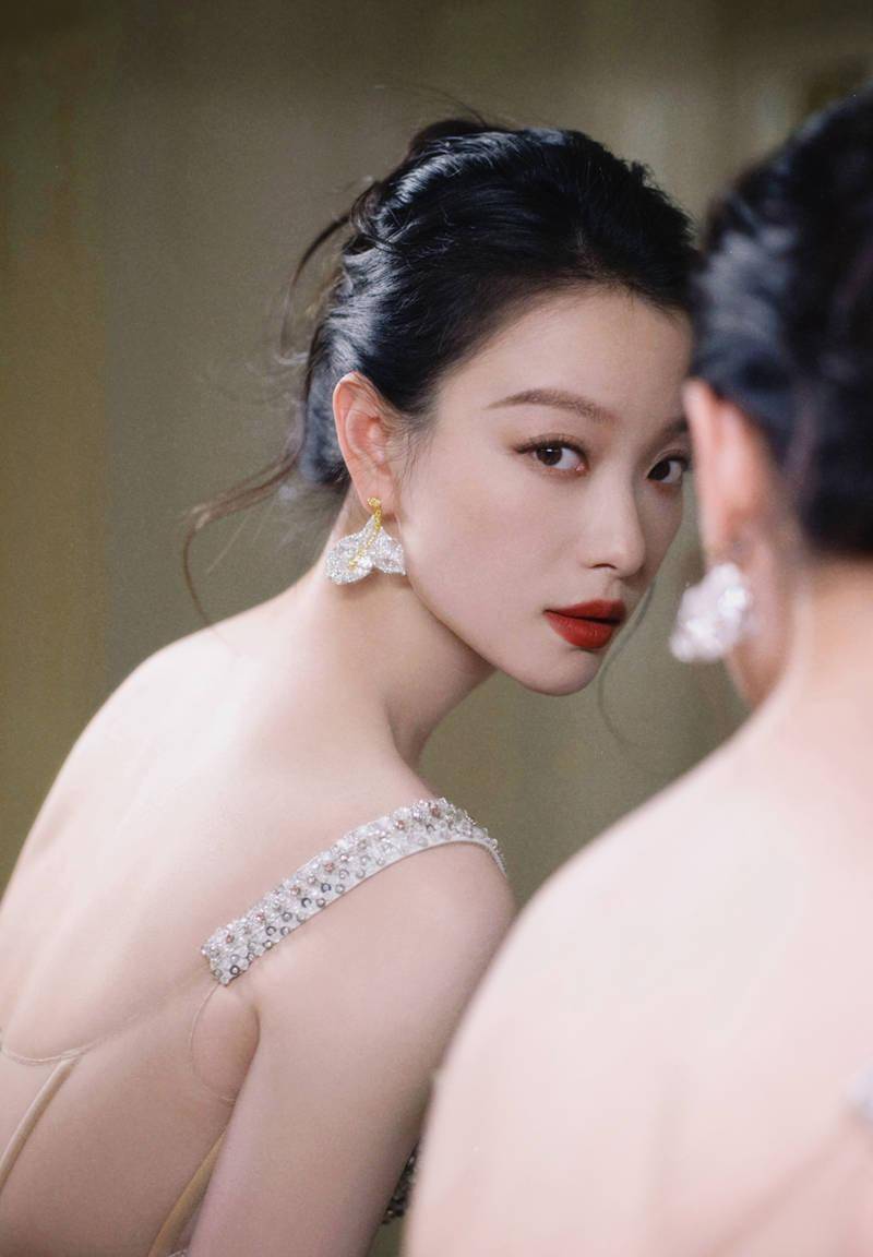 该造型发布后,倪妮工作室官方微博转发了照片,并配文:"倪妮最新造型