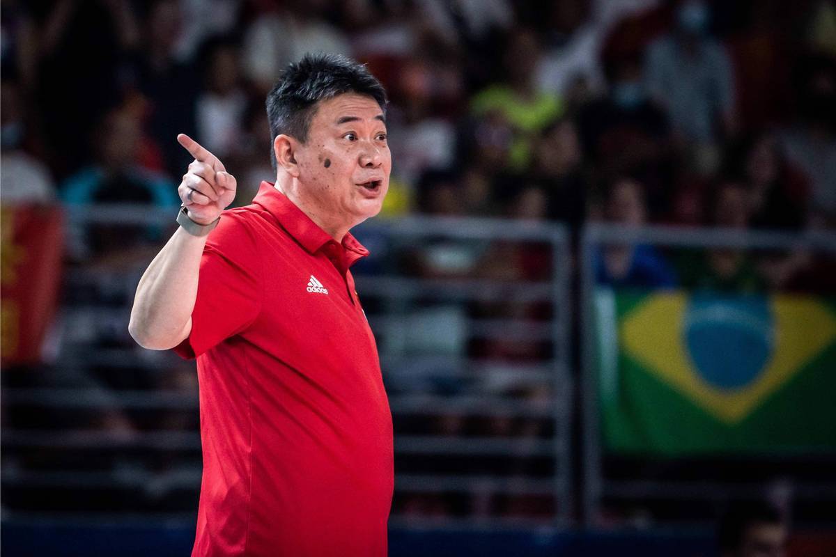 总结,女排主教练蔡斌,为何被球迷喊话"下课"?这3点是关键!