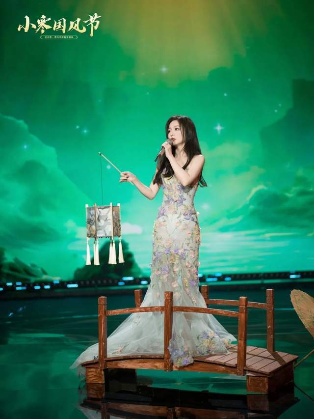 谭晶,萨顶顶,黄霄云同台飙歌,把台下观众震懵:耳朵破了_玩家_高音