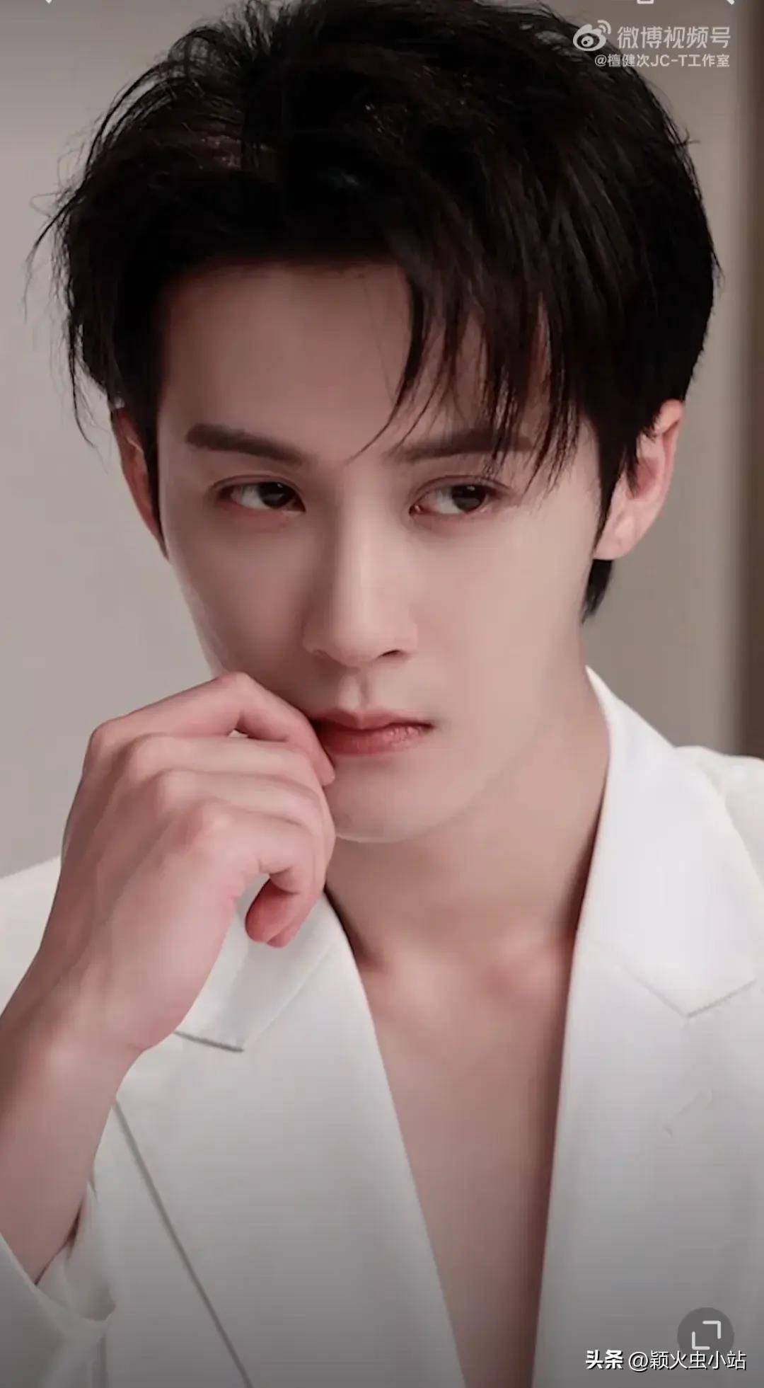 28娱瓜:李现迪丽热巴檀健次关晓彤景甜张晚意李兰迪周也李宏毅_张凌赫