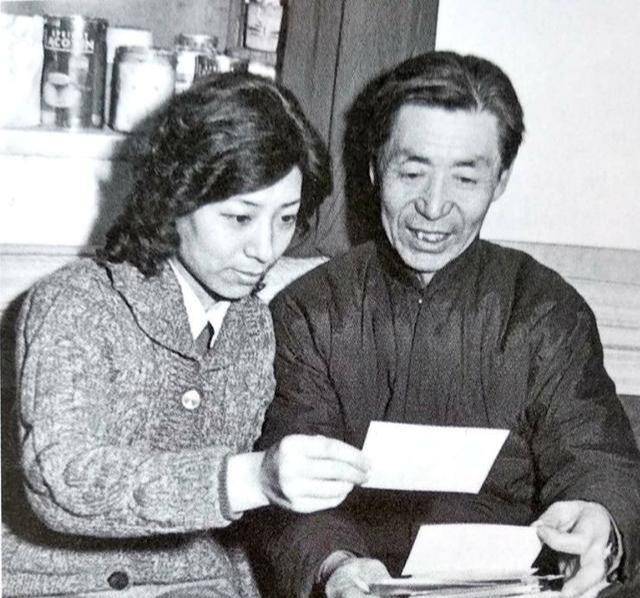 孝女关牧村,将老父亲当小孩呵护与疼爱_父母_年纪_老人