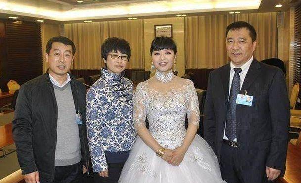 殷秀梅:与程志闪婚闪离二婚再嫁法国名门望族,66岁无儿女不移民_菲