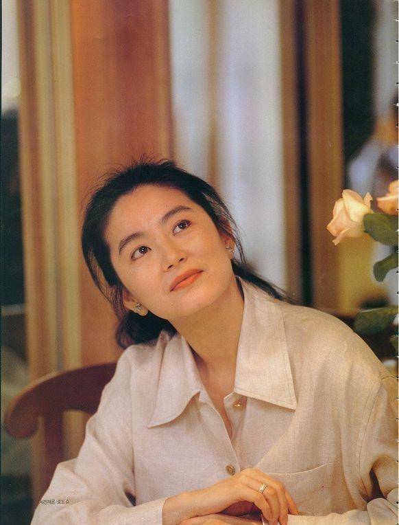 林青霞以"琼女郎"的身份步入演艺圈,她出道即巅峰的演艺之路_梅艳芳