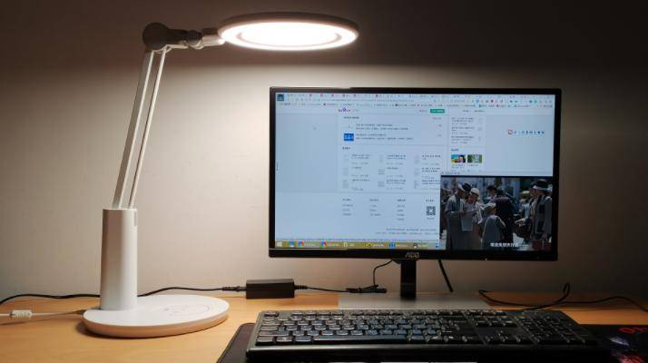 台灯什么颜色的灯光对眼睛好?合适色温的护眼台灯推荐