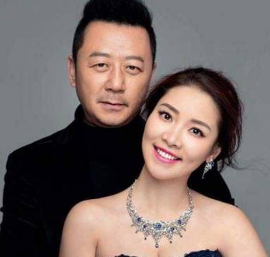 郭涛道歉后妻子首度发声,只字不提老公打女人,暖心送节日祝福?