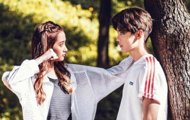 鹿晗被曝酒吧玩通宵,不见女友关晓彤身影,终等来工作室正面回应_事情