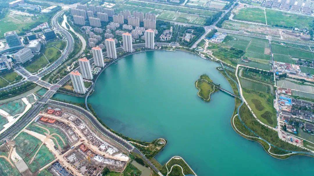 上海闵行兰香湖贰号一线湖景别墅!
