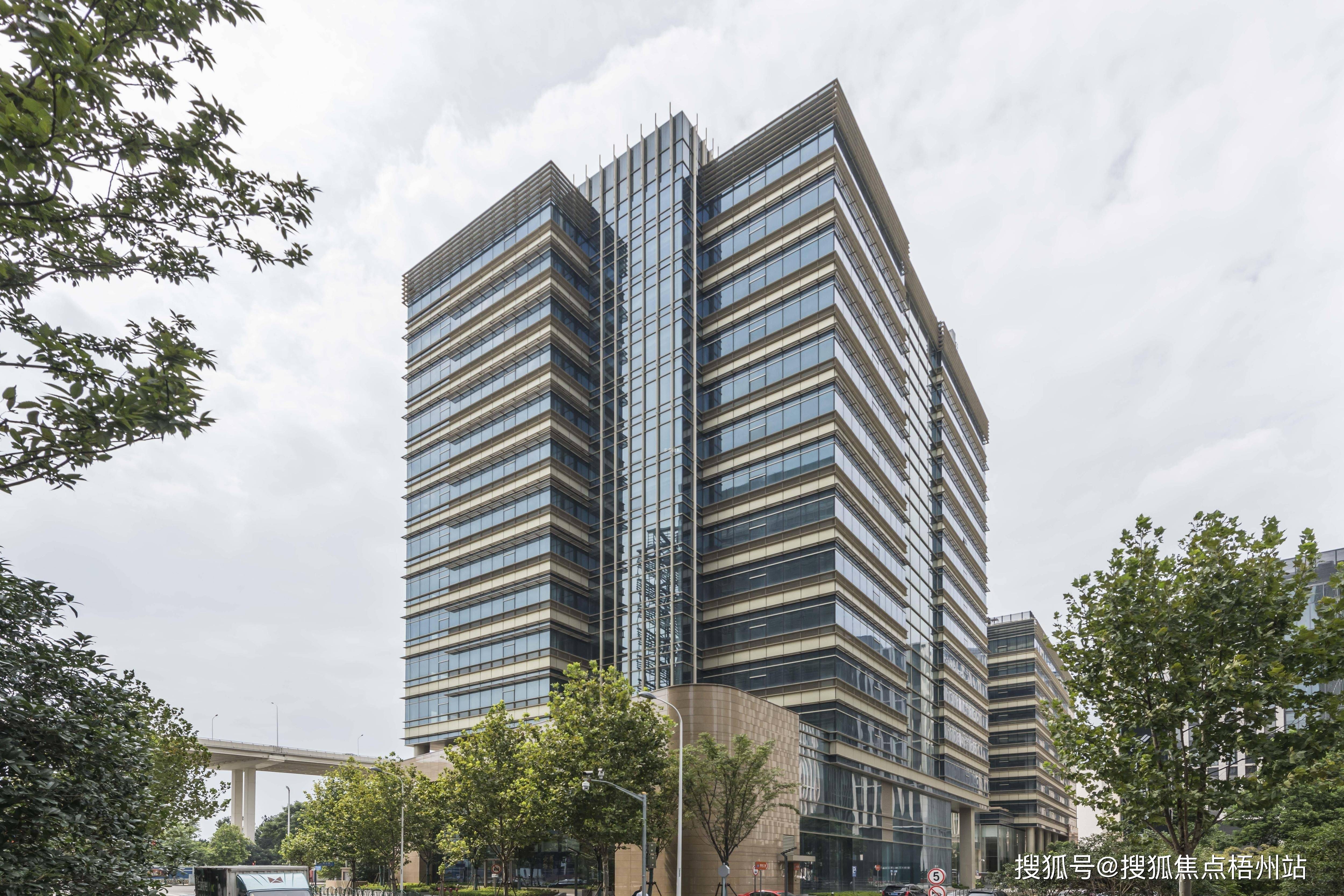 上海中国黄金大厦联合办公 租1-20人工位 精装修 交通便利 可注册