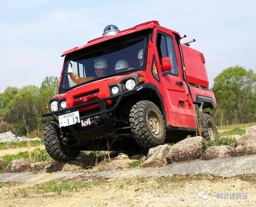 日本"红瓢虫"小型全地形消防车,悬架精心设计,结构紧凑,轻松进入狭窄