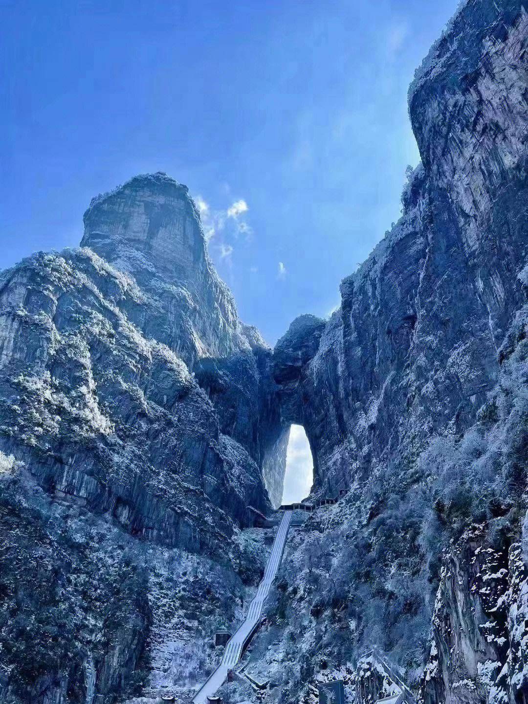 张家界天门山冬雪美景图片