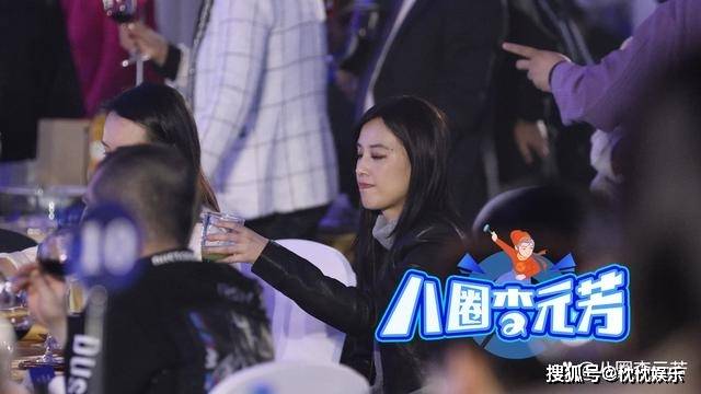 杨子黄圣依在活动会场内打情骂俏,引发全场热议_夫妇_观众_互动