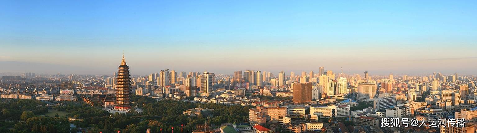 地處於天寧區東北,東連江陰市南閘鎮,南鄰橫山橋鎮,西接常州市武進區