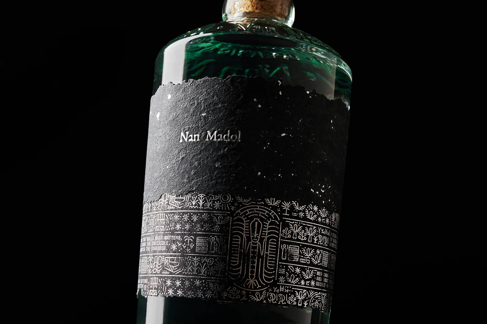 创意酒瓶和特殊材质特殊工艺完美融合新视觉._设计_包装_标签