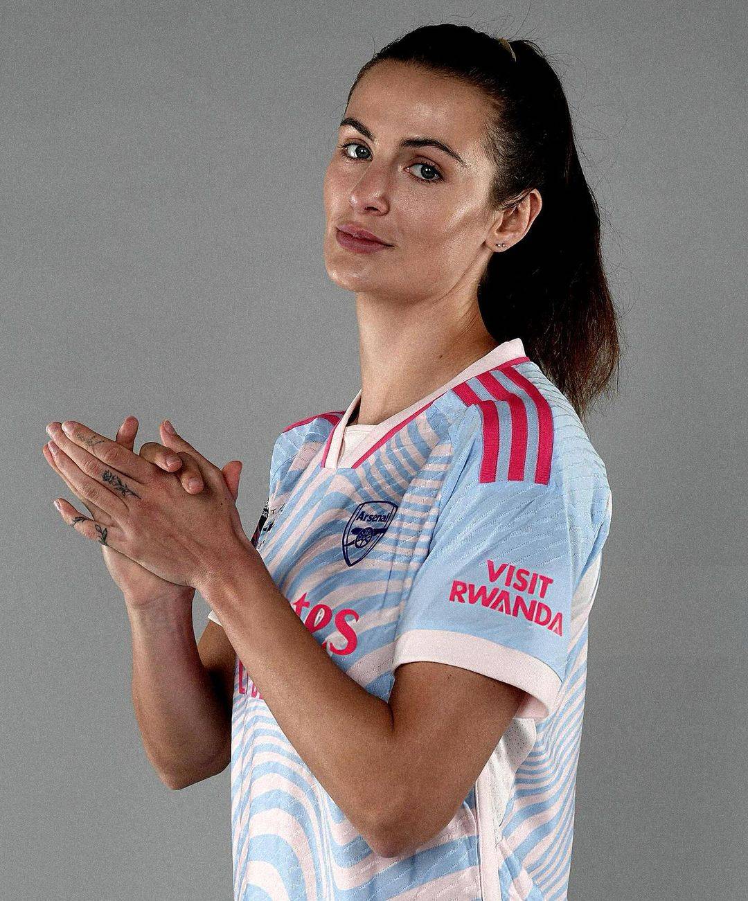 阿森纳女足新秀登场,颜值也是不错滴_女子足球_运动