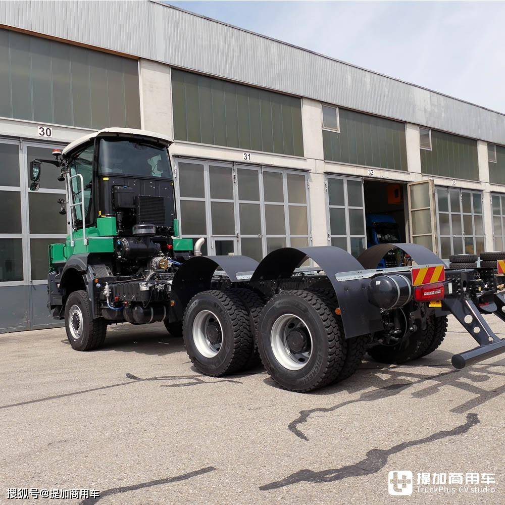 改装拖拉机全景驾驶室,配置独特,曼恩tgs 6x6削片机底盘实拍_搜狐汽车