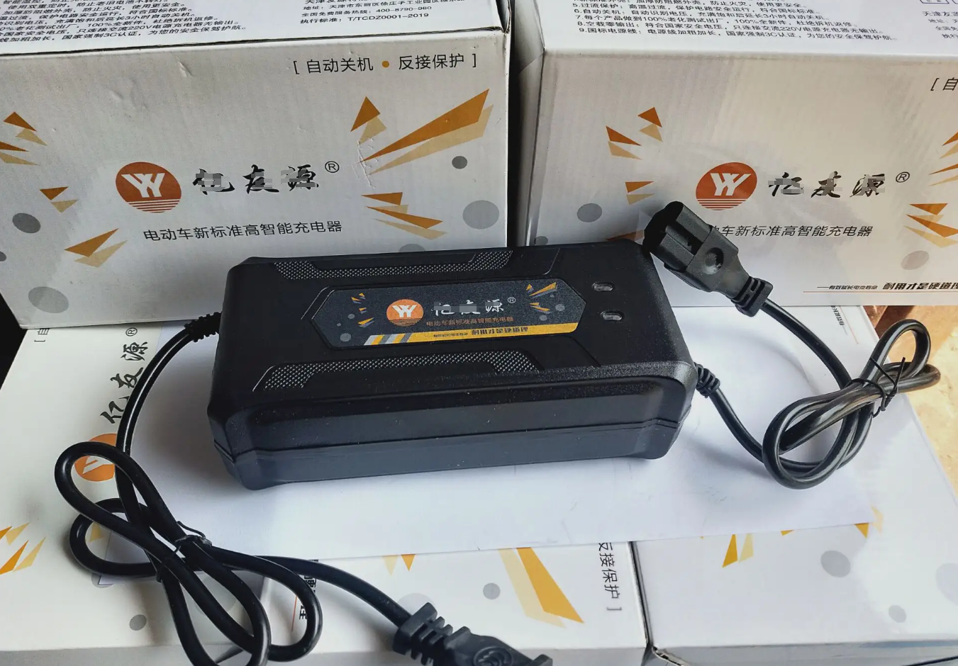 电动车充电器3年要换一次,换充电器满足4个条件,不伤电池还安全