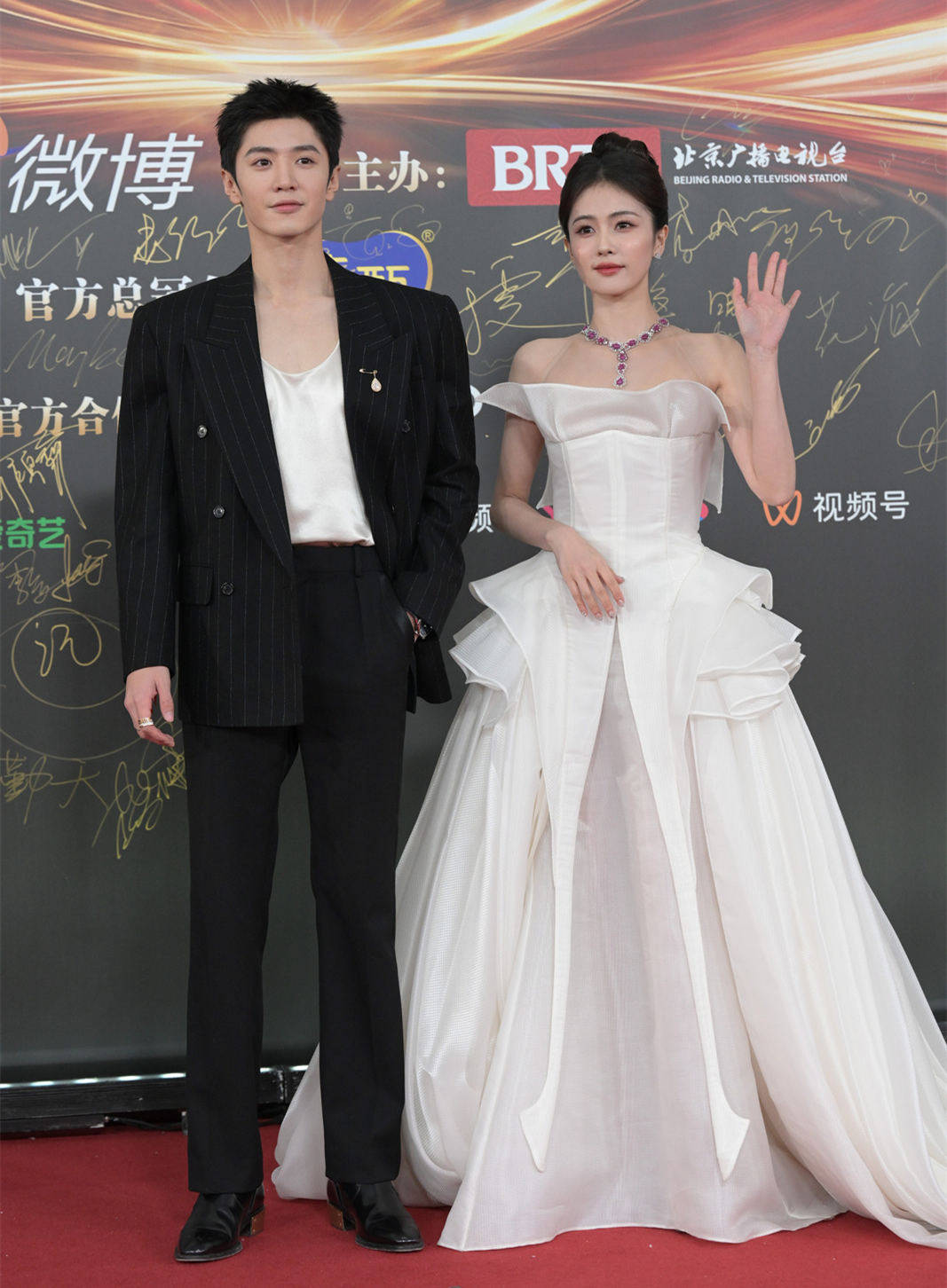 金晨的鼻子,虞书欣脸肿,杨紫,陈都灵比丑,微博之夜