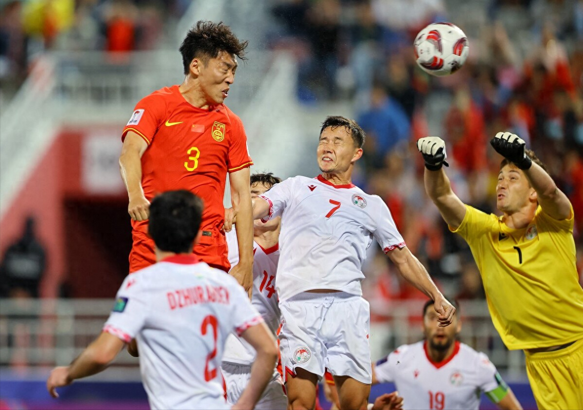 国足亚洲杯排名79踢不赢106 射门10-20 朱辰杰头槌被吹惹争议_蒋光太