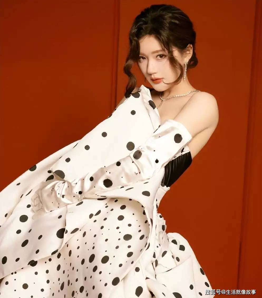 娜扎的造型大翻车:设计师的失误还是另有隐情?_气质_裙子_风格