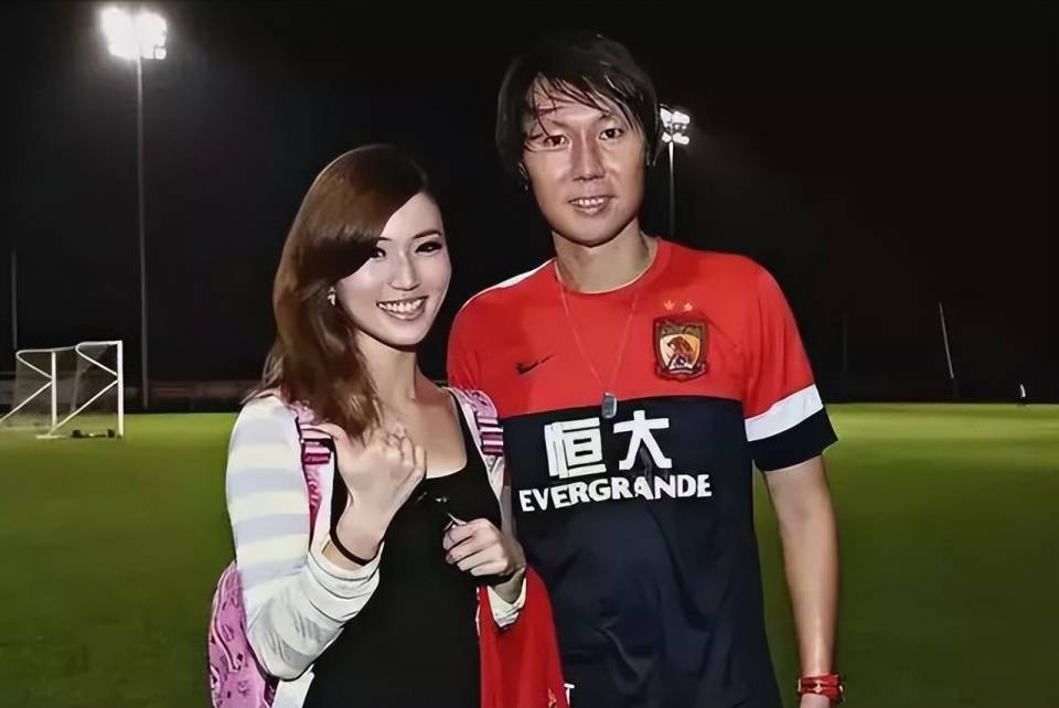 李铁入狱老婆拒交财产并准备离婚,绝情背后的真相_龙菲_国足_夫妻