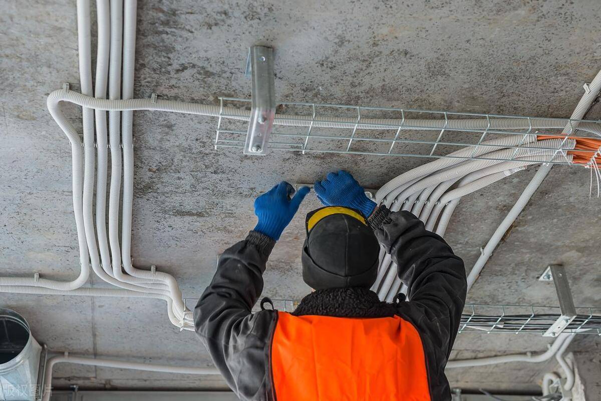 报考水电工证需要具备一定的基本素质和学习能力,同时也需要参加相关