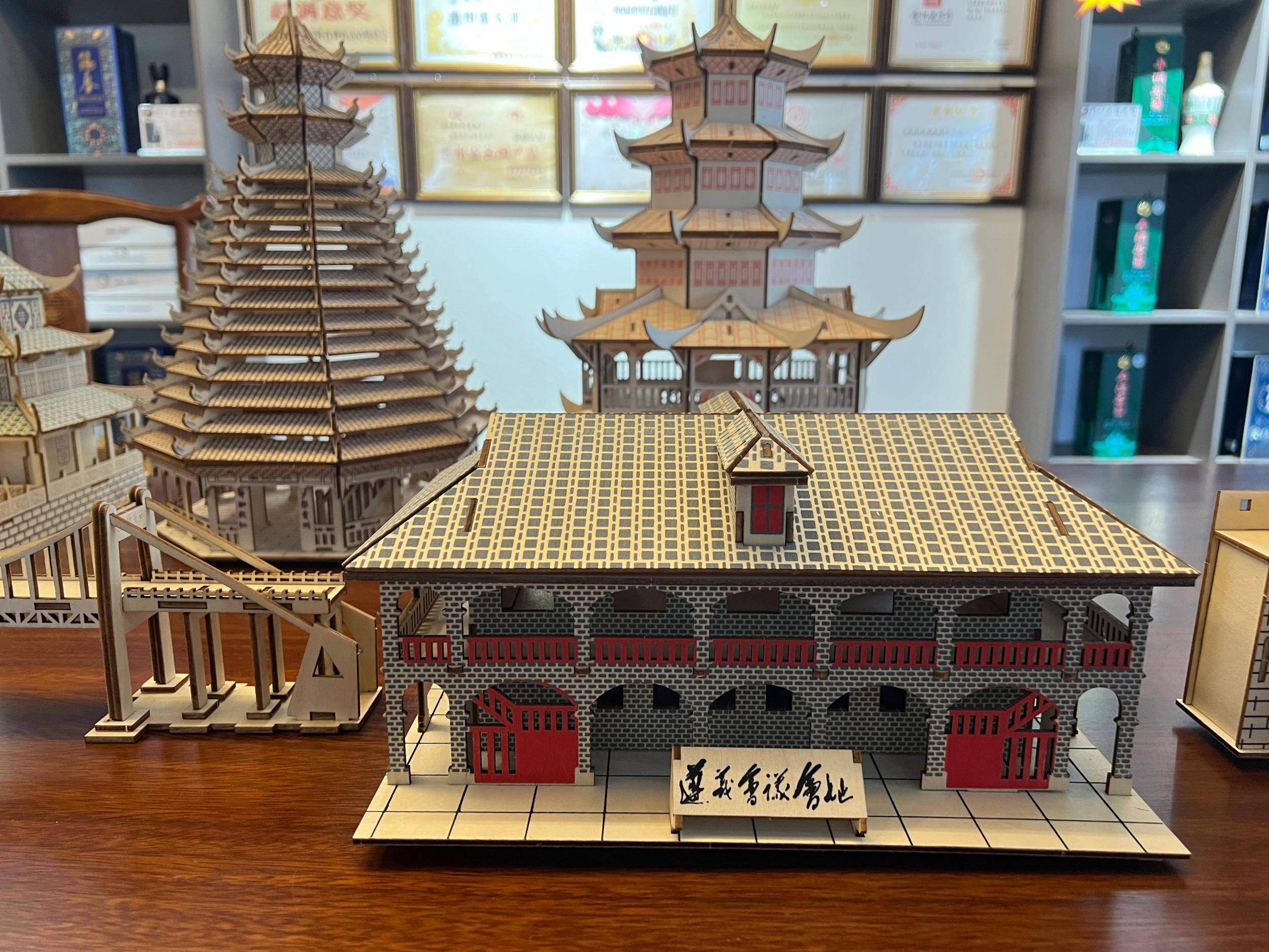 再到3d建模,cd制图,最后激光切割机切块,拼装成型,遵义会议会址模型