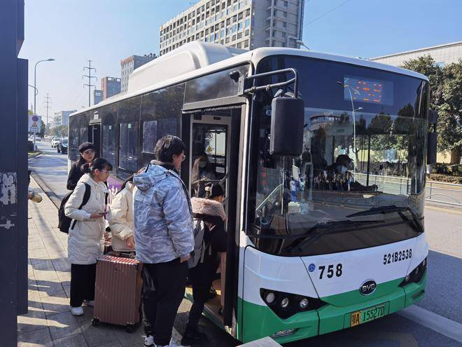 途径藏龙岛大学城,中州大学城,武汉晴川学院的公交718路,755路,758路