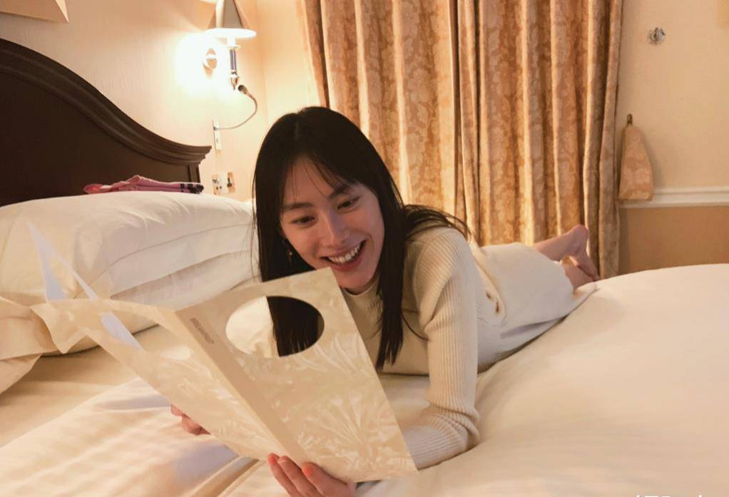 梁洛施参加电影展无名指戒指十分抢眼,网友:这是有新恋情了吗?