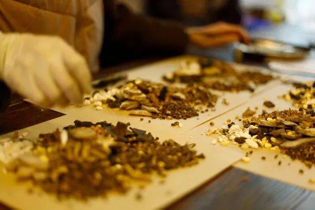 盛劲强医生:20多种草药分兵出击小脑萎缩,梳理肝肾