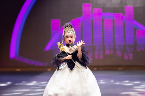 张淋淋的出色表现为辽宁省体育模特事业注入了新的活力,也为广大