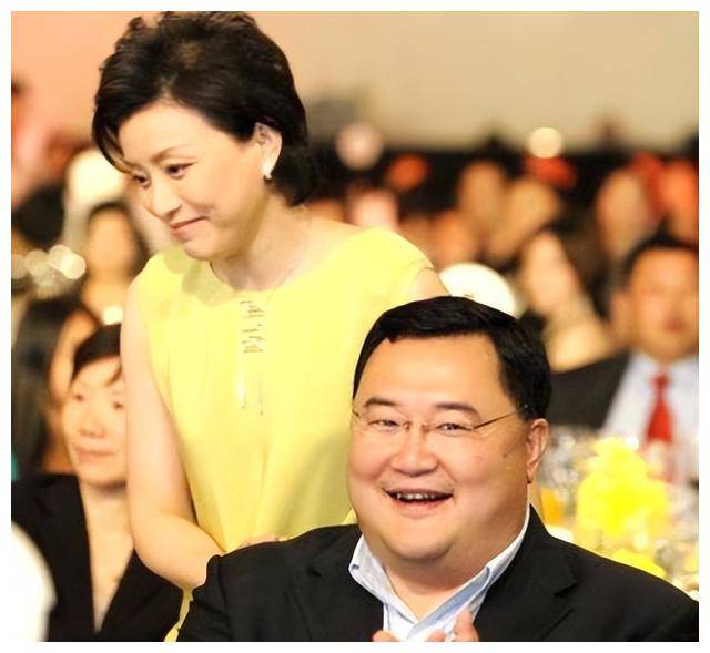 假学历, 假豪门, 从头假到脚 "央视名嘴"杨澜丈夫遭全网质疑_吴征