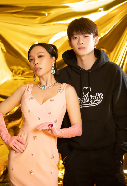 穿粉裙浑身珠光宝气,这才是真名媛_活动_章泽天_曾黎