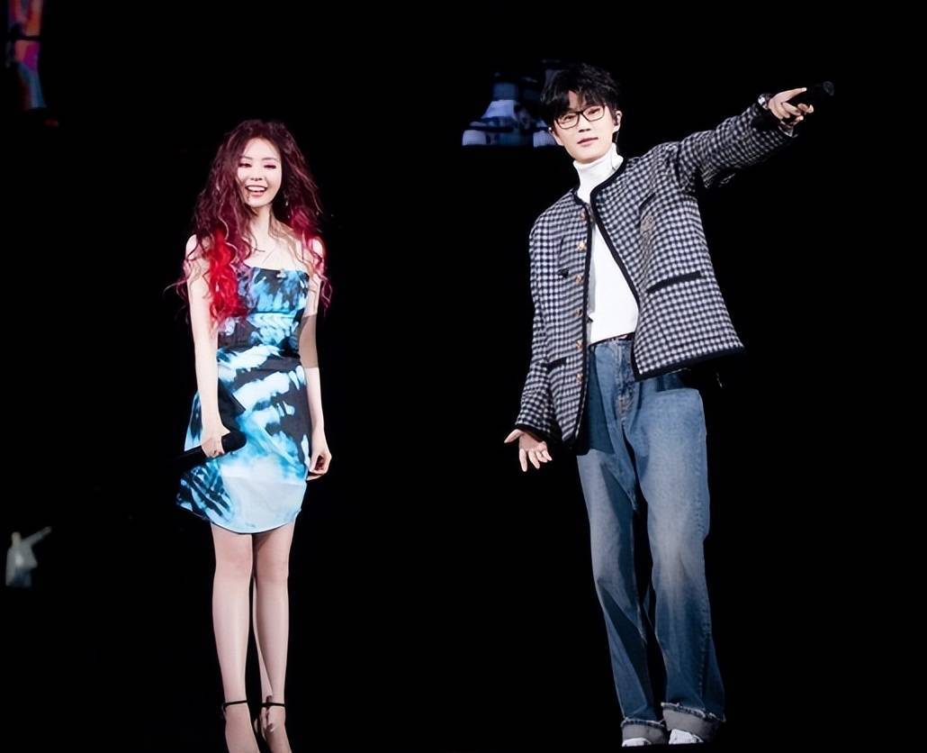 冯禧删许嵩图片,疑似两人已分手,与张靓颖互动是主因_平台_微博_事业