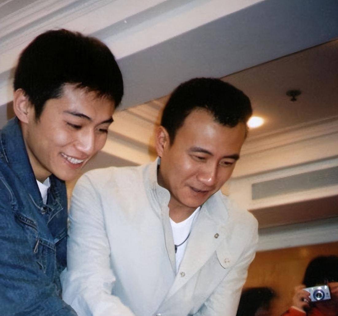 凭借一张脸,再次向内娱扔出一张王炸_观众_刘烨_蓝宇