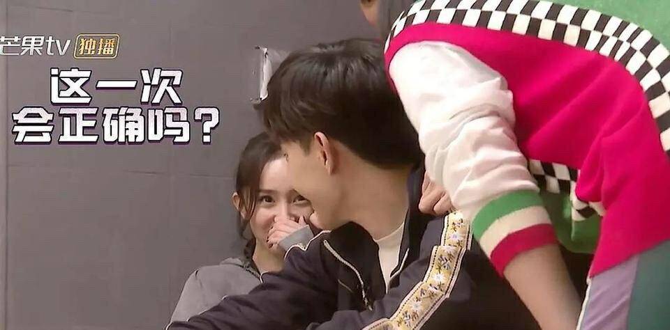 杨幂在《密室大逃脱》第一季录制过程中,除了展现了自己的弱点,而圈粉