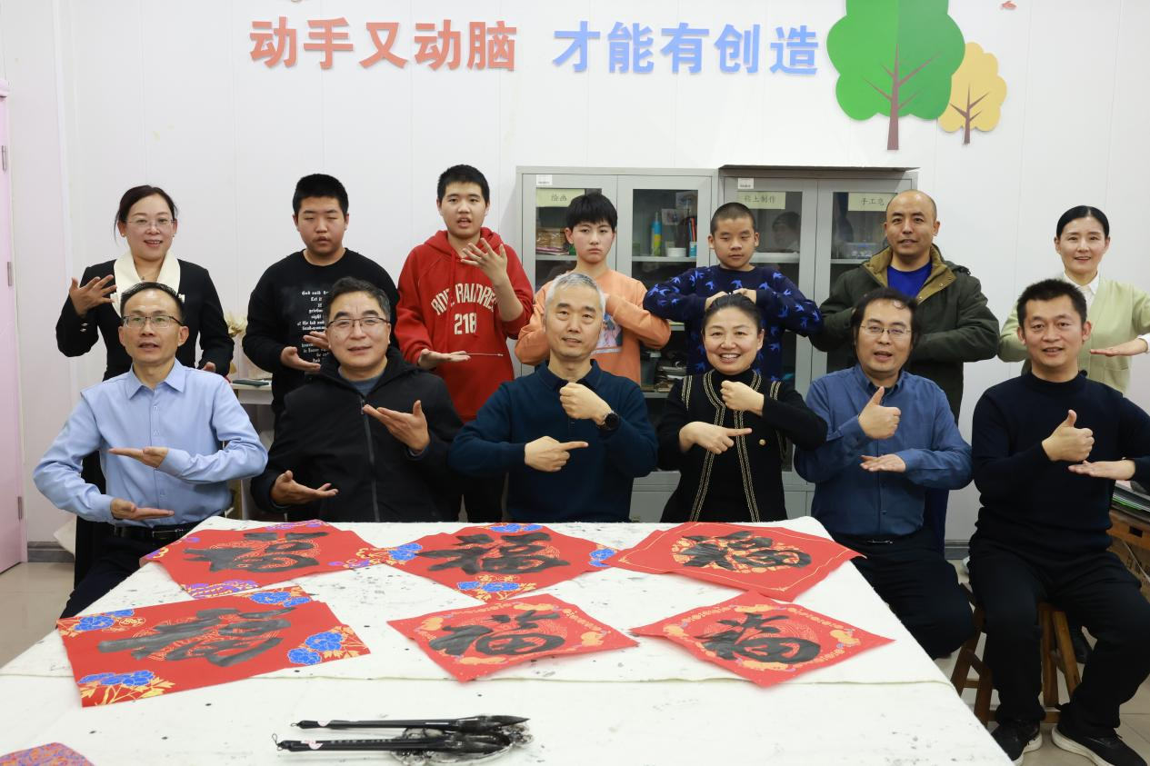 石家庄鹿泉区特殊教育学校开展"书画协会进校园"公益活动_祝福_书法