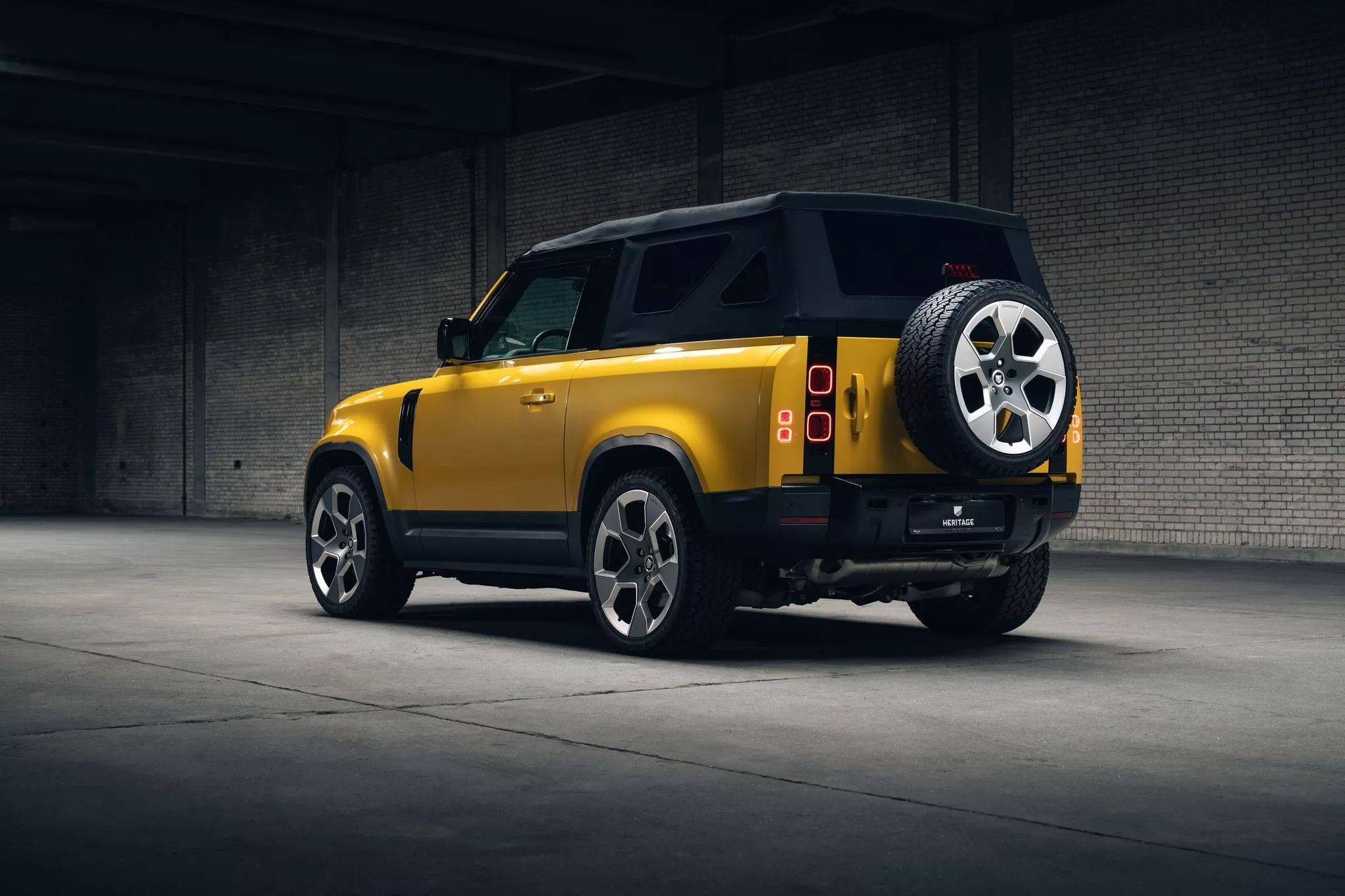 荷兰改装厂打造,路虎卫士90变成敞篷车