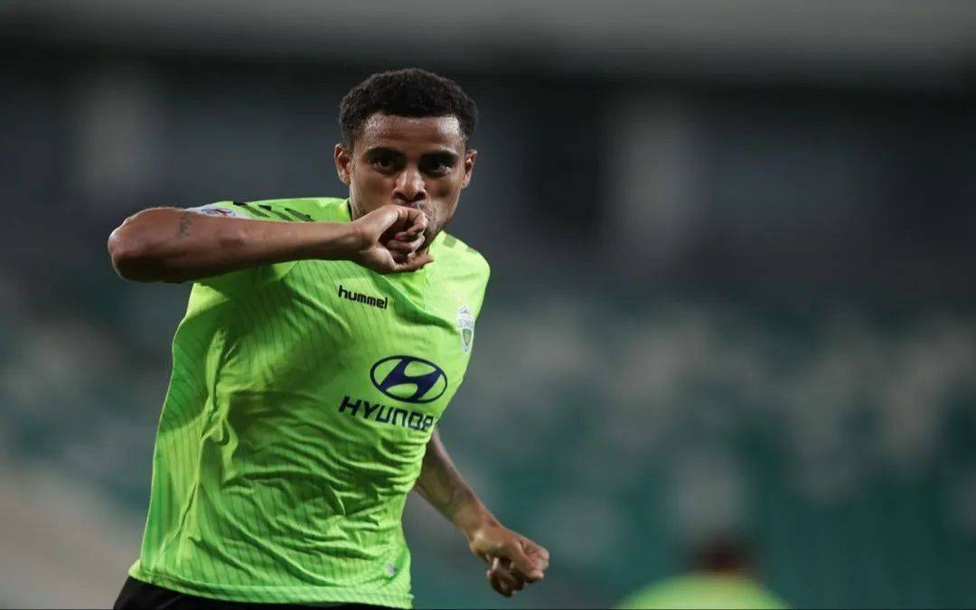 桑巴风暴即将袭来:海港队古斯塔沃加盟,前锋线得力支援_巴西_赛季