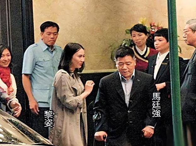 黎姿晒与富豪老公的合照,马延强头发花白,面相越来越祥和_弟弟_生活